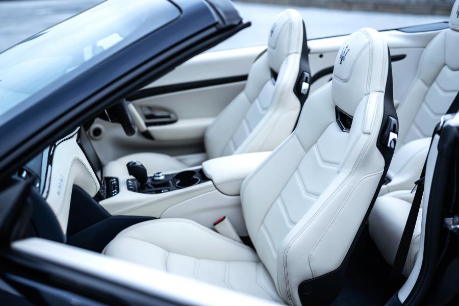 Интерьер Maserati GranCabrio Sport 2017 года  (JP) (фото 11 из 21)